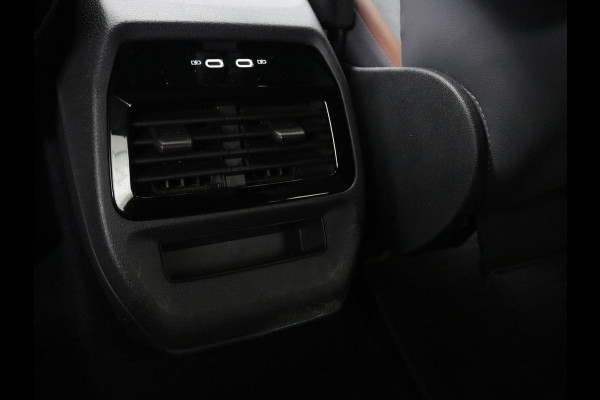 Volkswagen ID.4 First 77 kWh SOG 89,3% | Trekhaak | Camera | LED | Stoelverwarming | Apple Carplay |