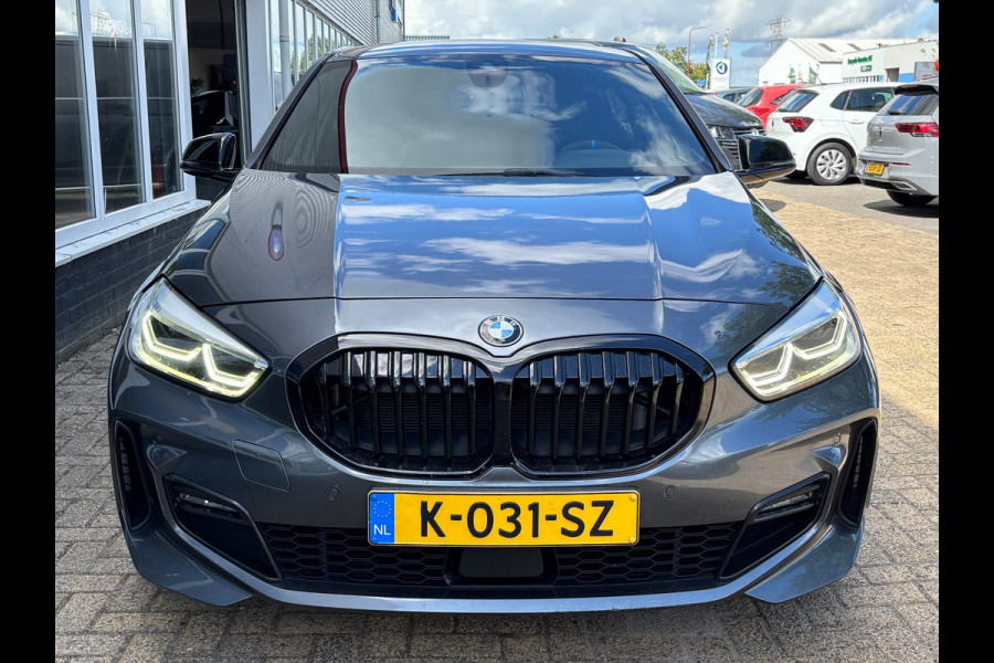 BMW 1-serie 118d High Executive | M Pakket | Shadow Line | Apple Carplay | Achterruitrijcamera