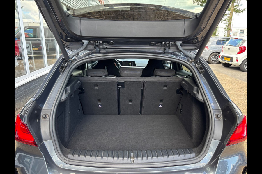 BMW 1-serie 118d High Executive | M Pakket | Shadow Line | Apple Carplay | Achterruitrijcamera