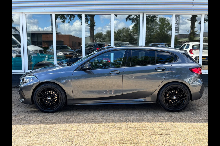 BMW 1-serie 118d High Executive | M Pakket | Shadow Line | Apple Carplay | Achterruitrijcamera