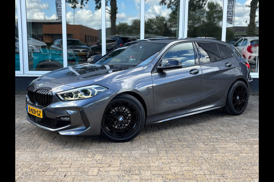 BMW 1-serie 118d High Executive | M Pakket | Shadow Line | Apple Carplay | Achterruitrijcamera