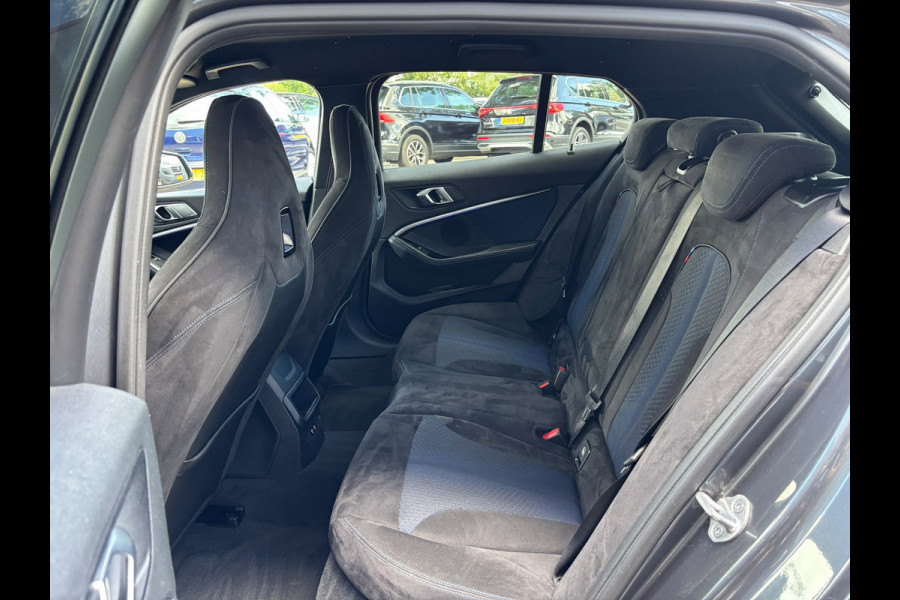 BMW 1-serie 118d High Executive | M Pakket | Shadow Line | Apple Carplay | Achterruitrijcamera