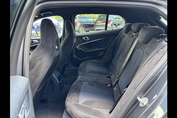BMW 1-serie 118d High Executive | M Pakket | Shadow Line | Apple Carplay | Achterruitrijcamera