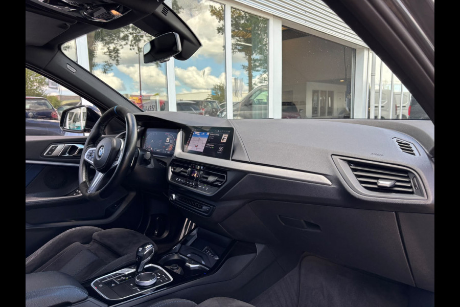 BMW 1-serie 118d High Executive | M Pakket | Shadow Line | Apple Carplay | Achterruitrijcamera