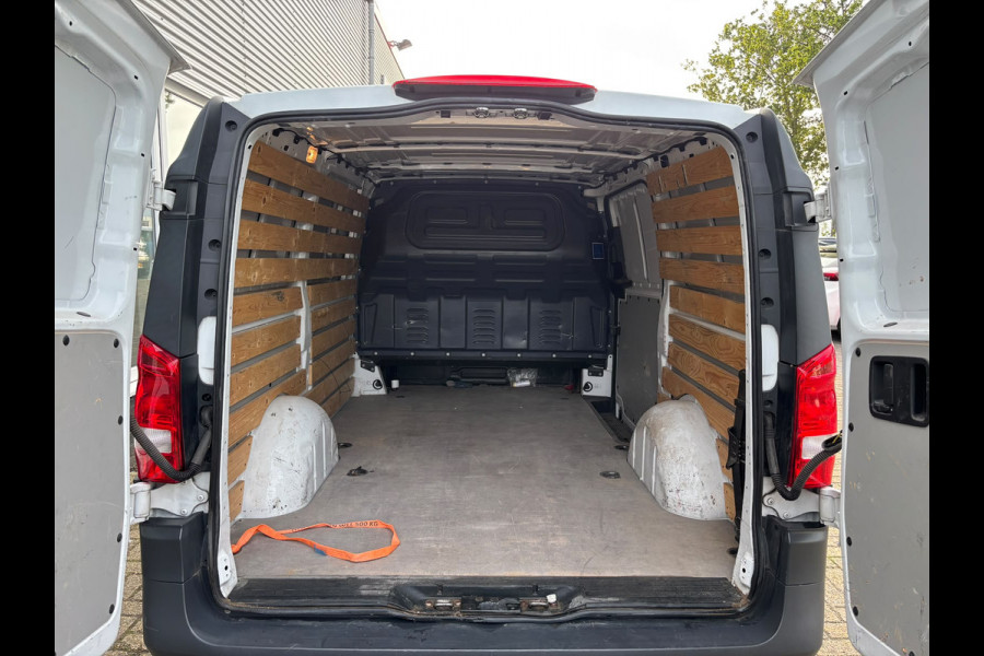 Mercedes-Benz Vito 111 CDI Lang | Trekhaak | 3 Zitplaatsen | Bluetooth | Airco