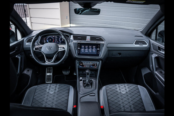 Volkswagen Tiguan 1.5 TSI 3x R-Line - IQ-L l Pano l Trekhaak l 360cam l Keyless