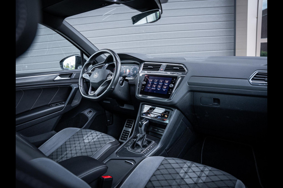 Volkswagen Tiguan 1.5 TSI 3x R-Line - IQ-L l Pano l Trekhaak l 360cam l Keyless