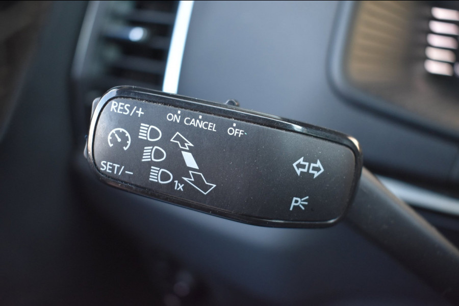 Škoda Karoq 1.5 TSI ACT Sportline | NAP | CAMERA | STOELVERWARMING | APPLE CARPLAY | ANDROID AUTO