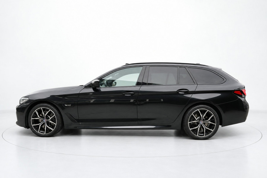 BMW 5 Serie Touring 530e M SPORT PANO LASER SFEER H&K HUD