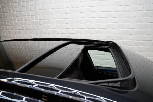 BMW 5 Serie Touring 530e M SPORT PANO LASER SFEER H&K HUD