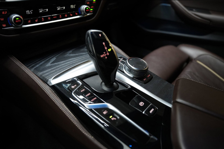 BMW 5 Serie Touring 530e M SPORT PANO LASER SFEER H&K HUD