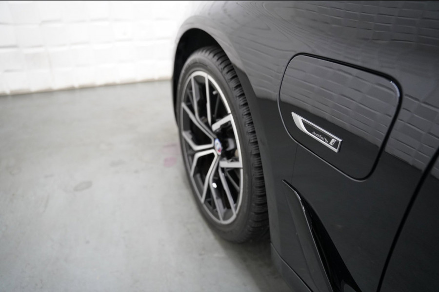 BMW 5 Serie Touring 530e M SPORT PANO LASER SFEER H&K HUD