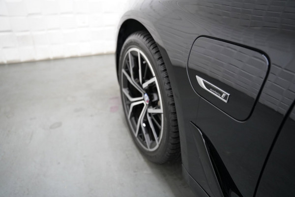 BMW 5 Serie Touring 530e M SPORT PANO LASER SFEER H&K HUD