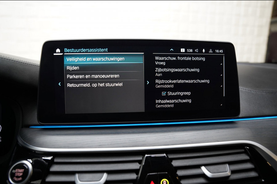 BMW 5 Serie Touring 530e M SPORT PANO LASER SFEER H&K HUD