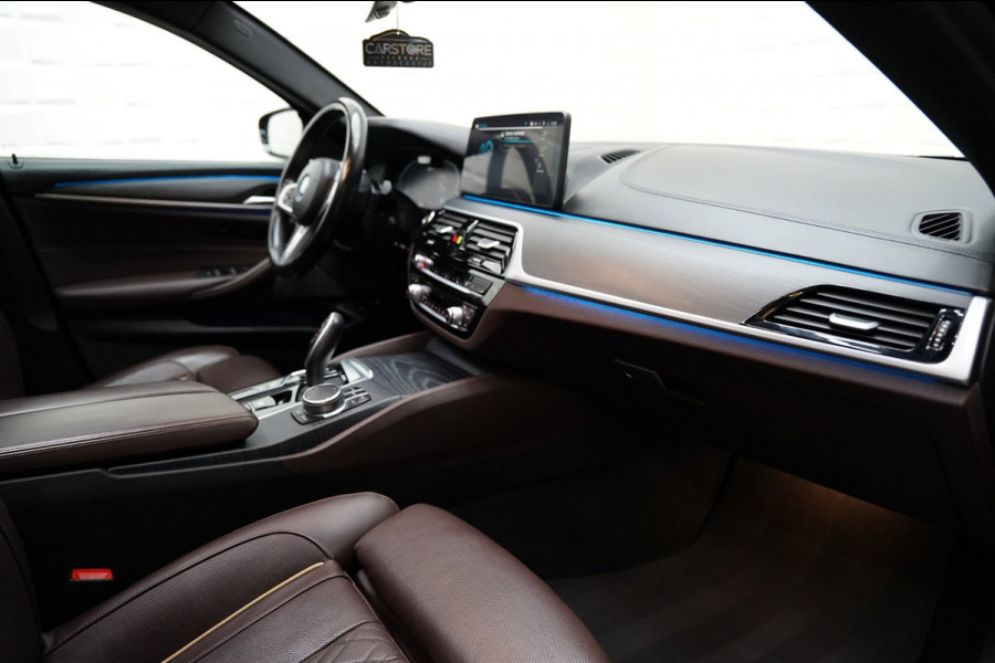 BMW 5 Serie Touring 530e M SPORT PANO LASER SFEER H&K HUD