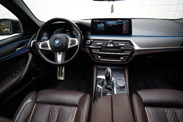 BMW 5 Serie Touring 530e M SPORT PANO LASER SFEER H&K HUD