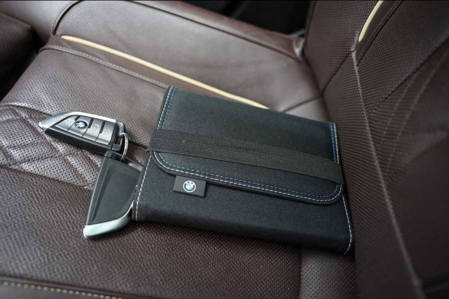 BMW 5 Serie Touring 530e M SPORT PANO LASER SFEER H&K HUD