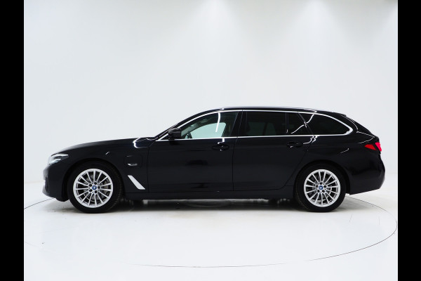 BMW 5 Serie Touring 520e | Leder | HUD | Keyless | 360 | Sfeerlicht | Dodehoek | Stoelverwarming | Carplay