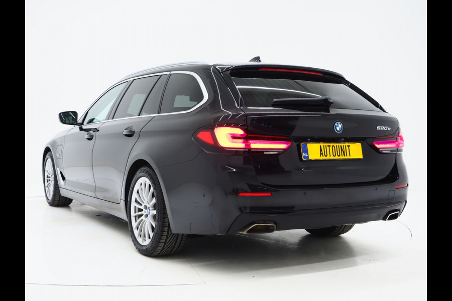 BMW 5 Serie Touring 520e | Leder | HUD | Keyless | 360 | Sfeerlicht | Dodehoek | Stoelverwarming | Carplay