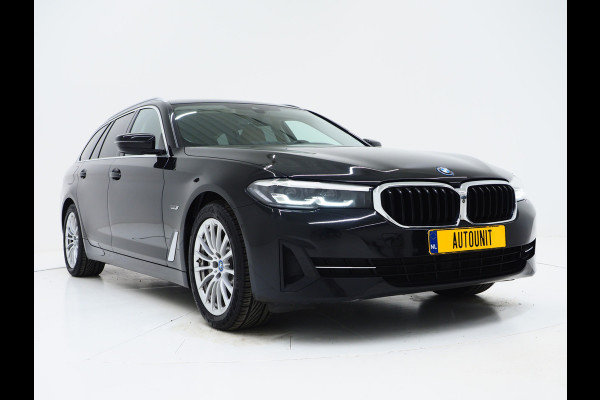 BMW 5 Serie Touring 520e | Leder | HUD | Keyless | 360 | Sfeerlicht | Dodehoek | Stoelverwarming | Carplay