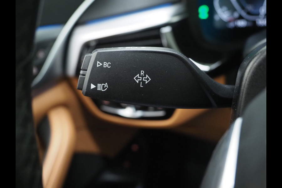 BMW 5 Serie Touring 520e | Leder | HUD | Keyless | 360 | Sfeerlicht | Dodehoek | Stoelverwarming | Carplay