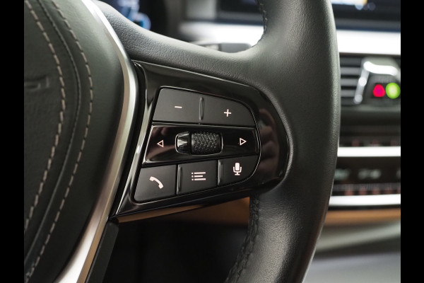 BMW 5 Serie Touring 520e | Leder | HUD | Keyless | 360 | Sfeerlicht | Dodehoek | Stoelverwarming | Carplay