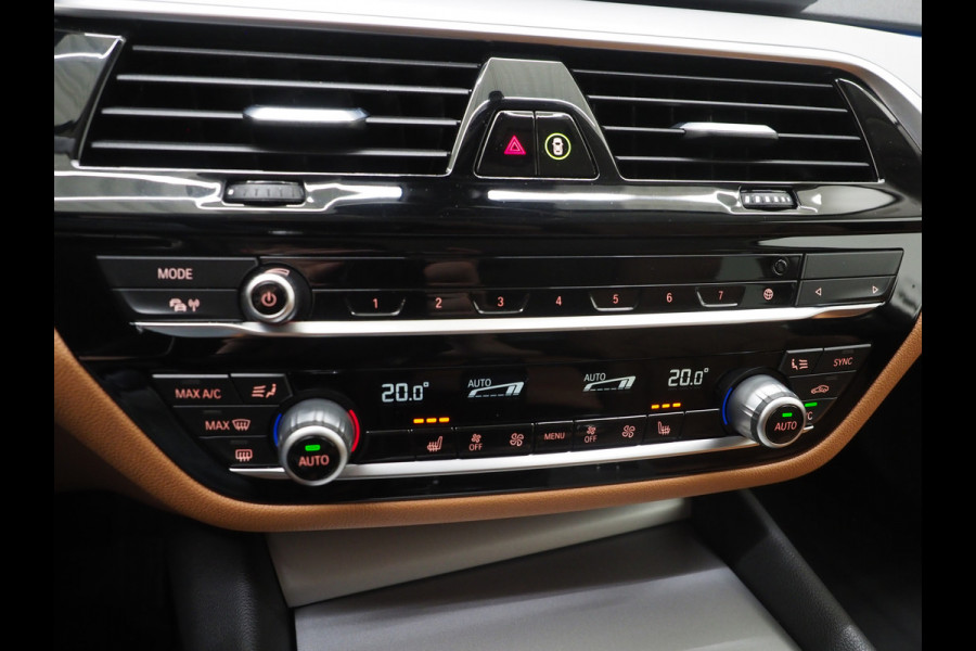 BMW 5 Serie Touring 520e | Leder | HUD | Keyless | 360 | Sfeerlicht | Dodehoek | Stoelverwarming | Carplay