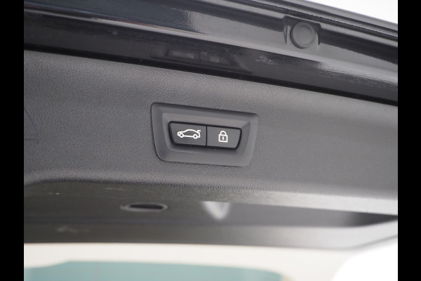 BMW 5 Serie Touring 520e | Leder | HUD | Keyless | 360 | Sfeerlicht | Dodehoek | Stoelverwarming | Carplay
