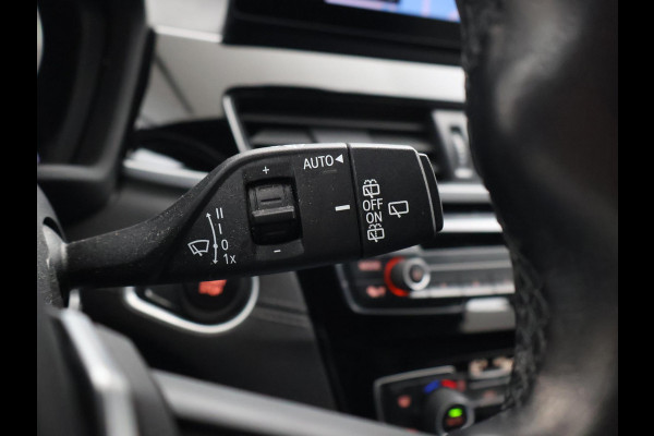 BMW X1 xDrive25e 220 PK BUSINESS EDITION + TREKHAAK | HEAD-UP | SFEERVERL. | CAMERA | STOELVERW.