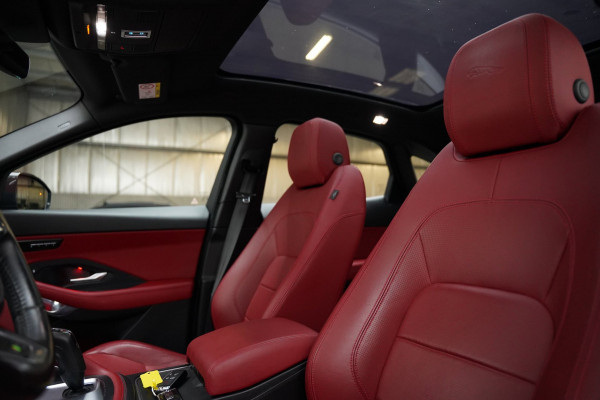 Jaguar E-Pace 2.0 P300 AWD R-Dynamic HSE PANO SFEER TREKH