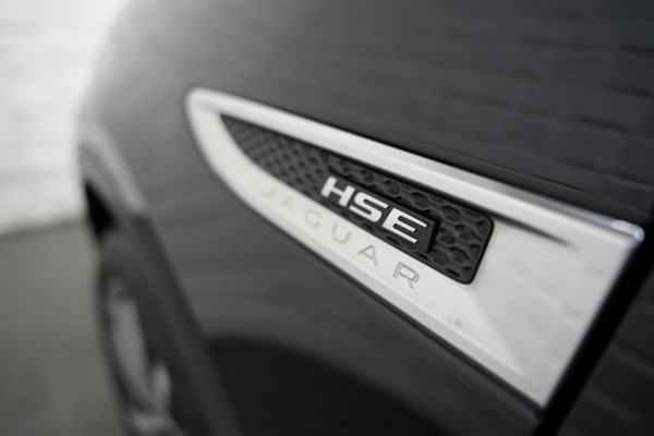 Jaguar E-Pace 2.0 P300 AWD R-Dynamic HSE PANO SFEER TREKH