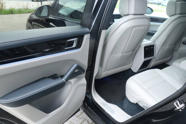 Porsche Cayenne Coupé 3.0 E-Hybrid | Sport Chrono | ACC | Bose | Sterrenhemel!