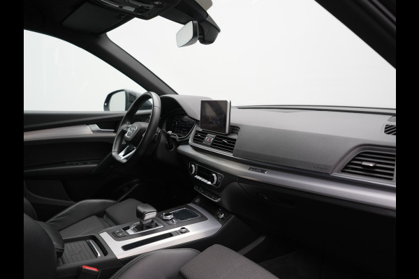 Audi Q5 50 TFSI e Quattro 2x S Line PHEV 300pk | Trekhaak Af Fabriek | Virtual Cockpit | Camera | Sportstoelen Verwarmd | Keyless | Blis | Apple Carplay | Navigatie | DAB | Cruise Control | Plug In Hybrid |