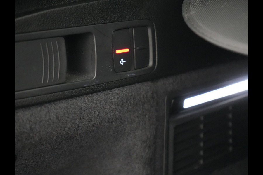 Audi Q5 50 TFSI e Quattro 2x S Line PHEV 300pk | Trekhaak Af Fabriek | Virtual Cockpit | Camera | Sportstoelen Verwarmd | Keyless | Blis | Apple Carplay | Navigatie | DAB | Cruise Control | Plug In Hybrid |