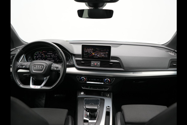 Audi Q5 50 TFSI e Quattro 2x S Line PHEV 300pk | Trekhaak Af Fabriek | Virtual Cockpit | Camera | Sportstoelen Verwarmd | Keyless | Blis | Apple Carplay | Navigatie | DAB | Cruise Control | Plug In Hybrid |