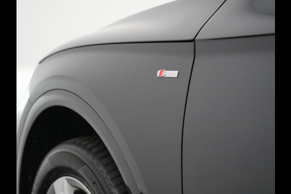 Audi Q5 50 TFSI e Quattro 2x S Line PHEV 300pk | Trekhaak Af Fabriek | Virtual Cockpit | Camera | Sportstoelen Verwarmd | Keyless | Blis | Apple Carplay | Navigatie | DAB | Cruise Control | Plug In Hybrid |