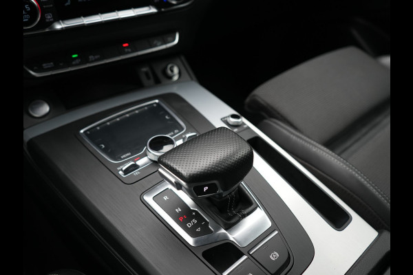 Audi Q5 50 TFSI e Quattro 2x S Line PHEV 300pk | Trekhaak Af Fabriek | Virtual Cockpit | Camera | Sportstoelen Verwarmd | Keyless | Blis | Apple Carplay | Navigatie | DAB | Cruise Control | Plug In Hybrid |