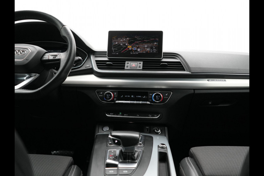 Audi Q5 50 TFSI e Quattro 2x S Line PHEV 300pk | Trekhaak Af Fabriek | Virtual Cockpit | Camera | Sportstoelen Verwarmd | Keyless | Blis | Apple Carplay | Navigatie | DAB | Cruise Control | Plug In Hybrid |