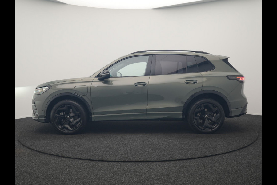 Volkswagen Tiguan 1.5 eHybrid R-Line Business 272pk Dealer O.H. | Adaptive Cruise | Head Up | 360 Camera | IQ Light | Sportstoelen Massage & Verwarmd | Stuur Verwarmd | Sfeerverlichting | Apple Carplay | Blis | Navigatie | DAB | Plug In Hybrid |