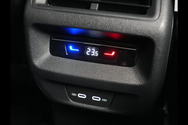 Volkswagen Tiguan 1.5 eHybrid R-Line Business 272pk Dealer O.H. | Adaptive Cruise | Head Up | 360 Camera | IQ Light | Sportstoelen Massage & Verwarmd | Stuur Verwarmd | Sfeerverlichting | Apple Carplay | Blis | Navigatie | DAB | Plug In Hybrid |