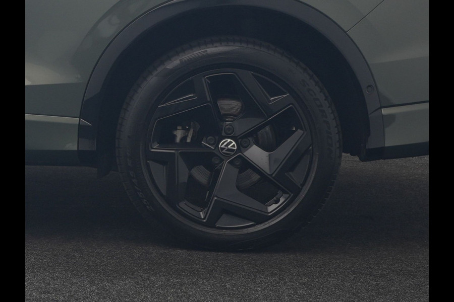 Volkswagen Tiguan 1.5 eHybrid R-Line Business 272pk Dealer O.H. | Adaptive Cruise | Head Up | 360 Camera | IQ Light | Sportstoelen Massage & Verwarmd | Stuur Verwarmd | Sfeerverlichting | Apple Carplay | Blis | Navigatie | DAB | Plug In Hybrid |