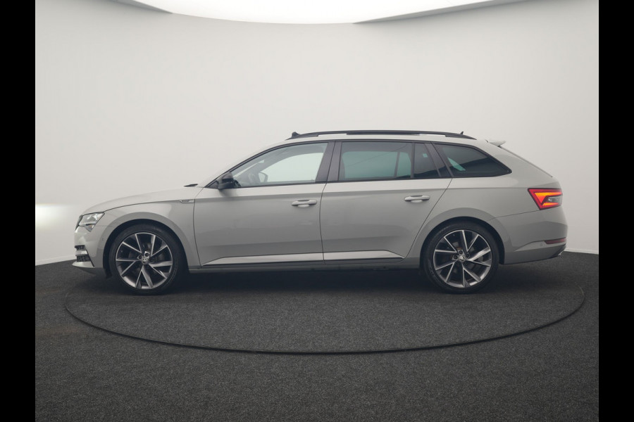 Škoda Superb Combi 1.4 TSI iV Sportline Business PHEV 218pk Dealer O.H. | Trekhaak Af Fabriek | Panodak | 360 Camera | Alcantara Sportstoelen Memory & Verwarmd | Sfeerverlichting | Keyless | Blis | Crystal LED | Navigatie | DAB | Plug In Hybrid |