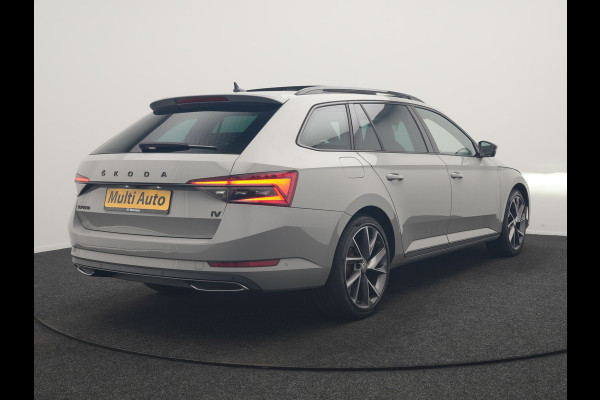 Škoda Superb Combi 1.4 TSI iV Sportline Business PHEV 218pk Dealer O.H. | Trekhaak Af Fabriek | Panodak | 360 Camera | Alcantara Sportstoelen Memory & Verwarmd | Sfeerverlichting | Keyless | Blis | Crystal LED | Navigatie | DAB | Plug In Hybrid |
