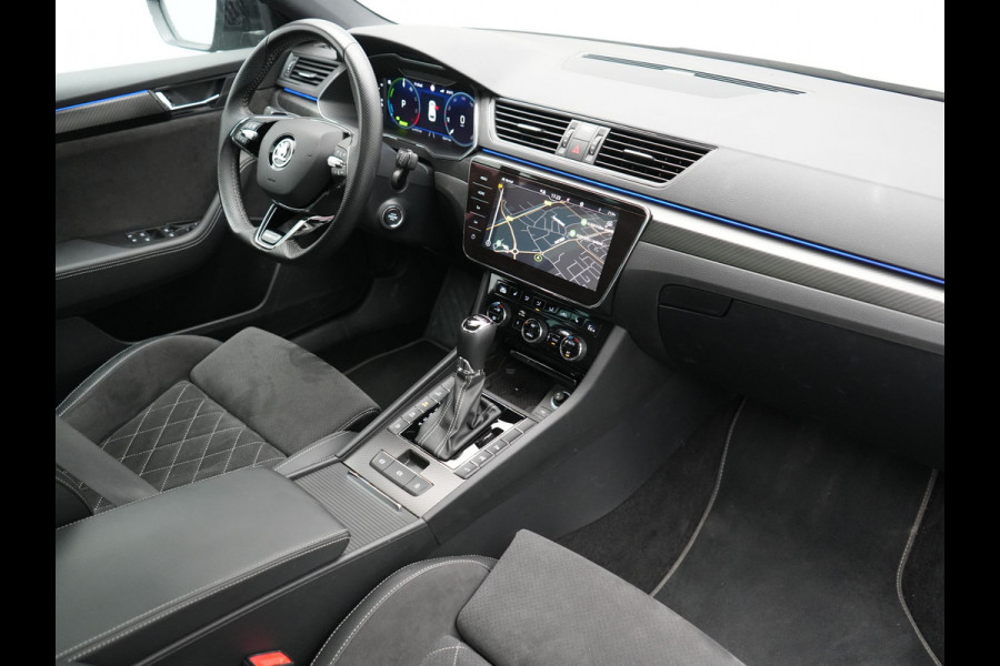 Škoda Superb Combi 1.4 TSI iV Sportline Business PHEV 218pk Dealer O.H. | Trekhaak Af Fabriek | Panodak | 360 Camera | Alcantara Sportstoelen Memory & Verwarmd | Sfeerverlichting | Keyless | Blis | Crystal LED | Navigatie | DAB | Plug In Hybrid |