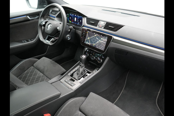 Škoda Superb Combi 1.4 TSI iV Sportline Business PHEV 218pk Dealer O.H. | Trekhaak Af Fabriek | Panodak | 360 Camera | Alcantara Sportstoelen Memory & Verwarmd | Sfeerverlichting | Keyless | Blis | Crystal LED | Navigatie | DAB | Plug In Hybrid |