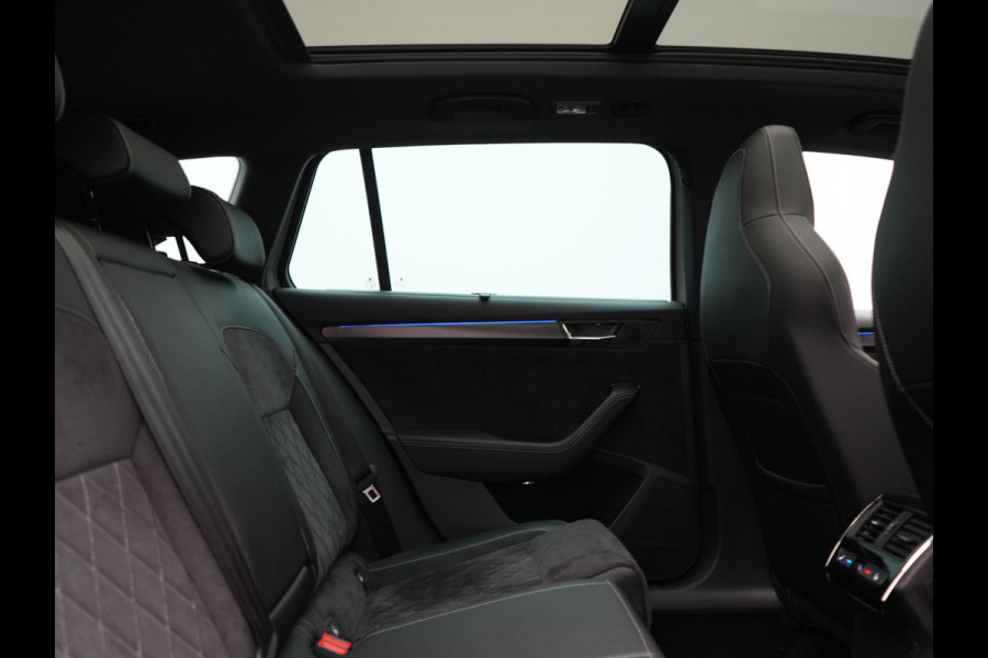 Škoda Superb Combi 1.4 TSI iV Sportline Business PHEV 218pk Dealer O.H. | Trekhaak Af Fabriek | Panodak | 360 Camera | Alcantara Sportstoelen Memory & Verwarmd | Sfeerverlichting | Keyless | Blis | Crystal LED | Navigatie | DAB | Plug In Hybrid |