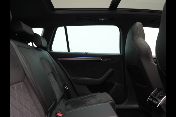 Škoda Superb Combi 1.4 TSI iV Sportline Business PHEV 218pk Dealer O.H. | Trekhaak Af Fabriek | Panodak | 360 Camera | Alcantara Sportstoelen Memory & Verwarmd | Sfeerverlichting | Keyless | Blis | Crystal LED | Navigatie | DAB | Plug In Hybrid |