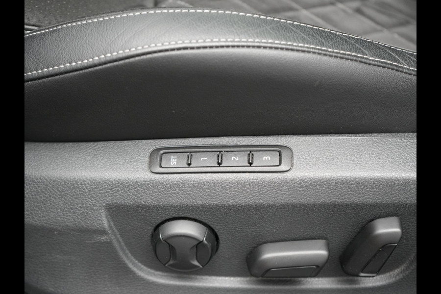 Škoda Superb Combi 1.4 TSI iV Sportline Business PHEV 218pk Dealer O.H. | Trekhaak Af Fabriek | Panodak | 360 Camera | Alcantara Sportstoelen Memory & Verwarmd | Sfeerverlichting | Keyless | Blis | Crystal LED | Navigatie | DAB | Plug In Hybrid |