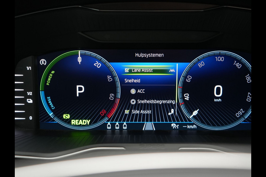 Škoda Superb Combi 1.4 TSI iV Sportline Business PHEV 218pk Dealer O.H. | Trekhaak Af Fabriek | Panodak | 360 Camera | Alcantara Sportstoelen Memory & Verwarmd | Sfeerverlichting | Keyless | Blis | Crystal LED | Navigatie | DAB | Plug In Hybrid |