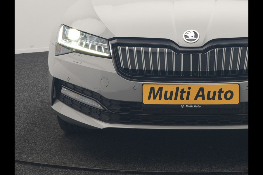 Škoda Superb Combi 1.4 TSI iV Sportline Business PHEV 218pk Dealer O.H. | Trekhaak Af Fabriek | Panodak | 360 Camera | Alcantara Sportstoelen Memory & Verwarmd | Sfeerverlichting | Keyless | Blis | Crystal LED | Navigatie | DAB | Plug In Hybrid |